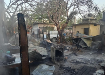 Matan a hombre en su hogar en Tamúin; horas después incendian la vivienda