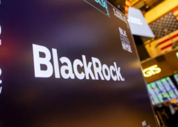 BlackRock, el poderoso fondo de inversión que busca controlar dos puertos clave del Canal de Panamá