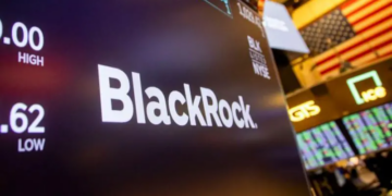 BlackRock, el poderoso fondo de inversión que busca controlar dos puertos clave del Canal de Panamá