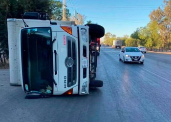 Accidente en la carretera a Villa de Reyes deja daños materiales, sin personas lesionadas