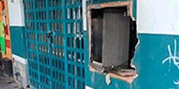 Ladrones roban despachador automático y dinero de una purificadora de agua en Villa de Pozos