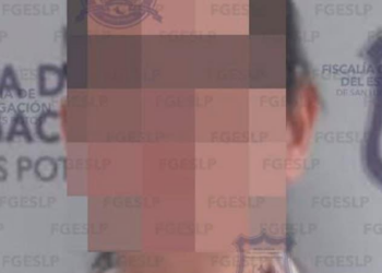 Detienen a empleada escolar por presunto robo de fondos en plantel privado