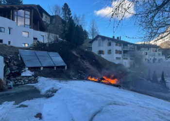 Tres personas mueren al estrellarse avión procedente de Dinamarca en Suiza