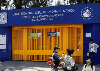 Profesor del CCH Naucalpan es apuñalado  durante clase por un estudiante