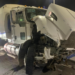 Tráiler embiste camión de basura en Periférico Oriente; solo daños materiales