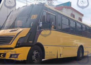 Aseguran camión de transporte público robado
