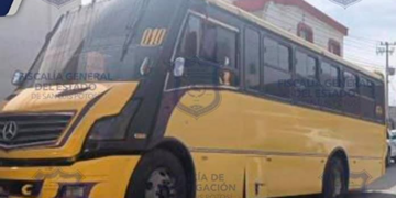 Aseguran camión de transporte público robado