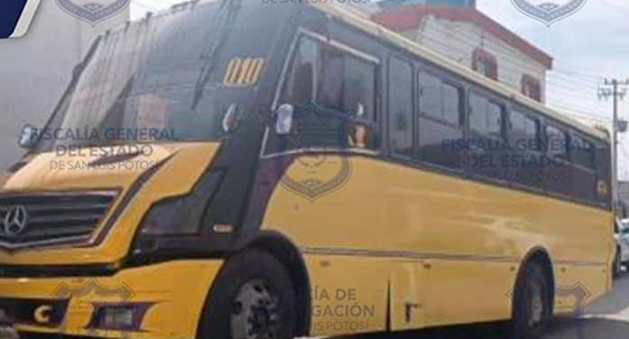 Aseguran camión de transporte público robado