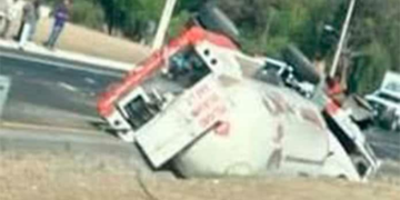 Aparatosa volcadura de pipa de gas LP en la carretera a México