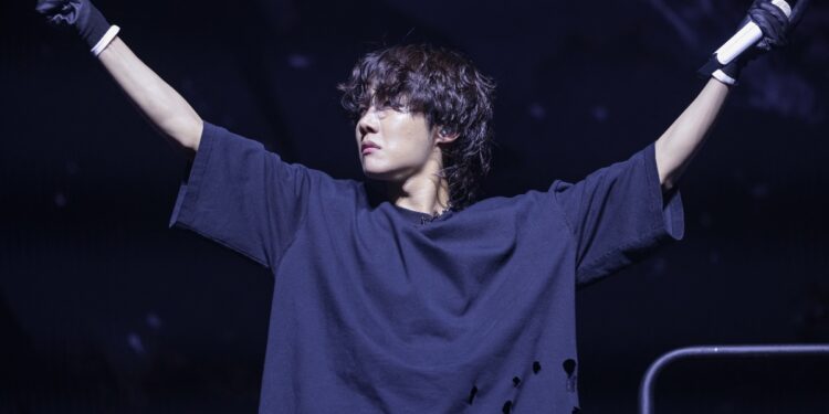 J-Hope de BTS llega a México: todo sobre su esperado encuentro con sus fans