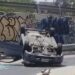 Vuelca un conductor al entrar al Río Santiago