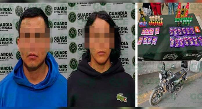 Pareja roba en una farmacia y es arrestada