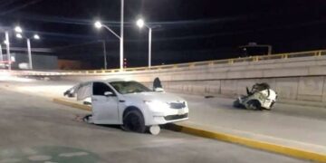 Auto se parte a la mitad tras brutal choque en el bulevar Rocha Cordero