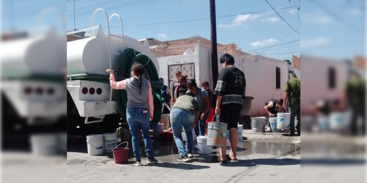 VIDEO | Soledad utiliza pipas para garantizar el suministro de agua a los residentes