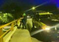 Evitan policías que hombre se lance del puente 20 de Noviembre