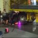 Repartidora lesionada en choque con tráiler