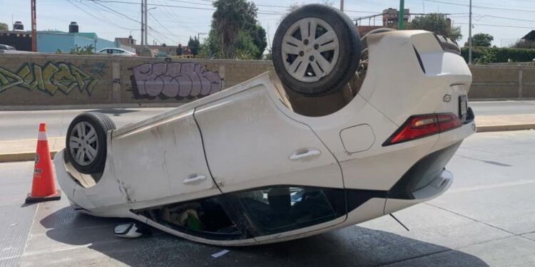 VIDEO | Grandes daños tras volcadura sobre el Río Santiago