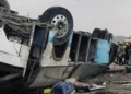 Video | Accidente en carretera 57: volcadura de autobús deja saldo de dos muertos y 15 heridos