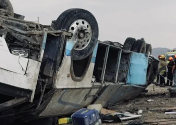 Video | Accidente en carretera 57: volcadura de autobús deja saldo de dos muertos y 15 heridos