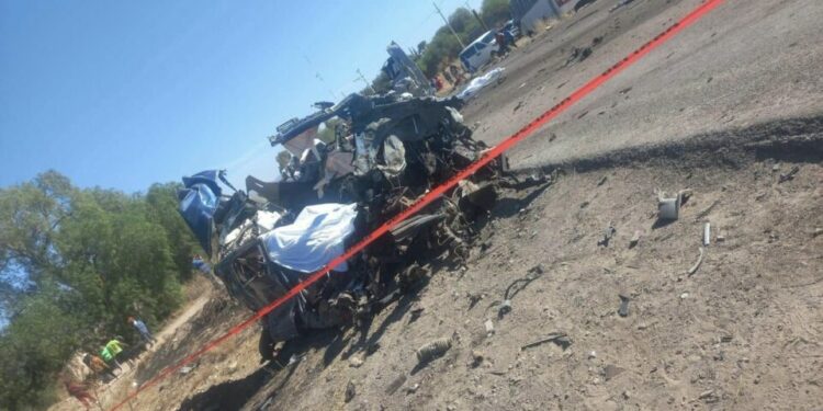 Dos personas pierden la vida y siete más resultan heridas en un accidente en Villa de Reyes