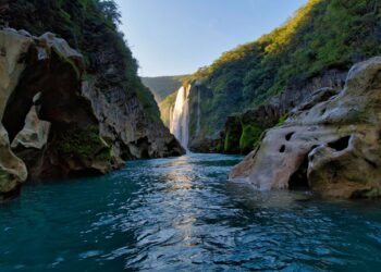 VIDEO | La caída de agua de la Cascada de Tamul vuelve a la normalidad tras interrumpirse el riego de caña