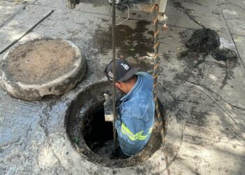 Retiran tapón que afectaba drenaje en Salvador Nava