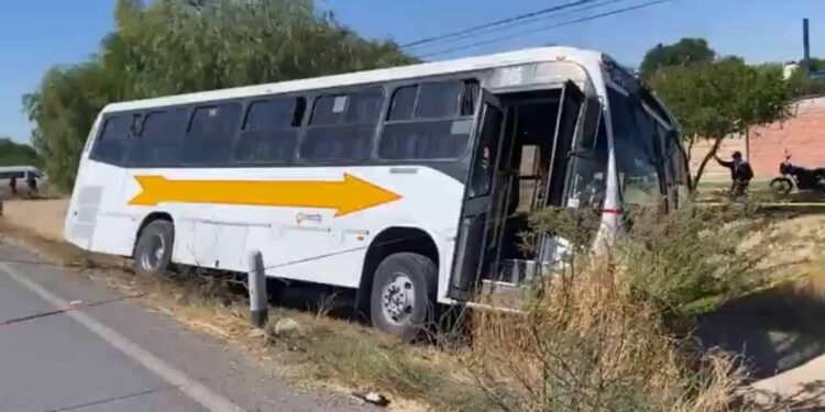 Al menos dos personas mueren en un choque múltiple en el tramo de Villa de Reyes