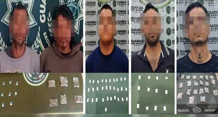 Detenidos presuntos “narcos” con 77 dosis de sustancias ilegales