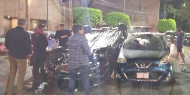 Choque múltiple en Glorieta Revolución deja serios daños