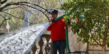 El Ayuntamiento asegura riego continuo en el Parque de Morales para favorecer su recuperación