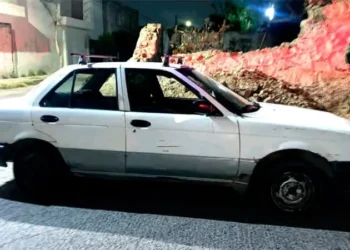 En la San Francisco, hallan automóvil desvalijado y abandonado