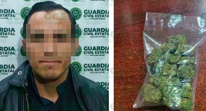 La policía captura a un ladrón de tiendas Oxxo