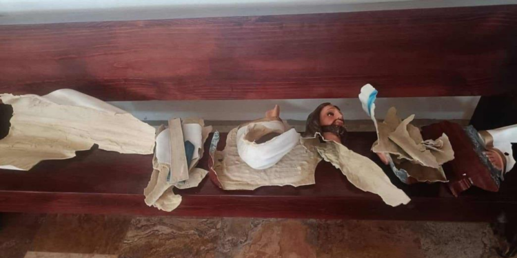 Denuncian actos de vandalismo en iglesia de la Santa Cruz, Ciudad 2000