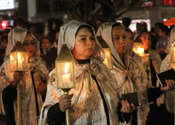 Precios de sillas para la Procesión del Silencio alcanzan los 300 pesos