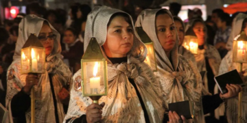 Precios de sillas para la Procesión del Silencio alcanzan los 300 pesos