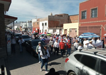 Más de mil maestros de Telesecundaria marchan  exigiendo la homologación de plazas