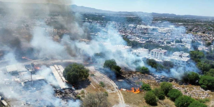 Incendio en predio de Soledad moviliza a cuerpos de emergencia