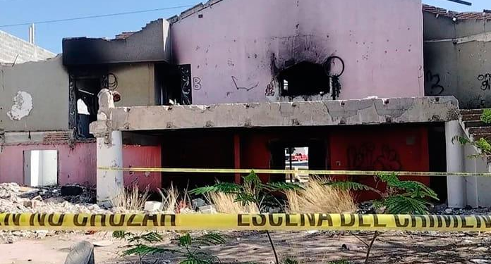 Hallan cuerpo calcinado tras incendio en restaurante de Santa Cecilia