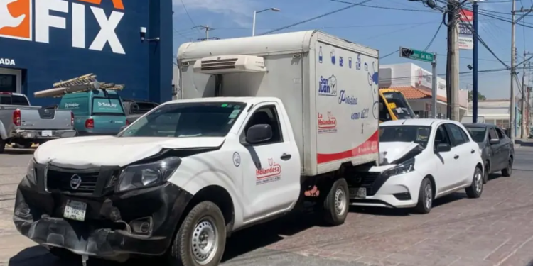 Choque múltiple en Zona Centro deja solo daños materiales