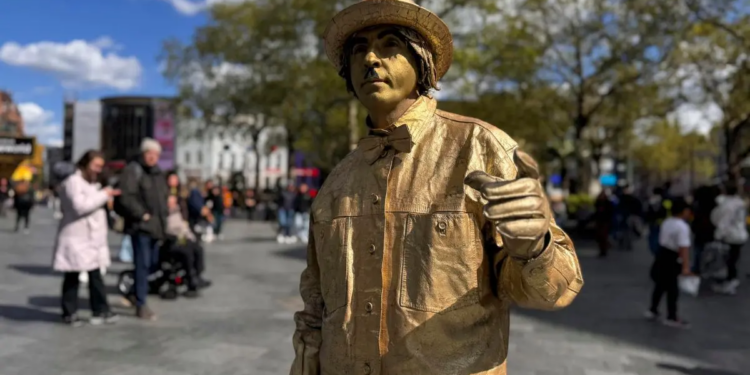Londres restringe actos callejeros en Leicester Square por orden judicial