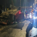 Choque y volcadura entre tráiler y automóvil en carretera 57 deja daños materiales considerables