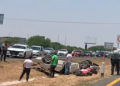 Aparatosa volcadura en la ‘57 tras impacto con tráiler; no hubo lesionados