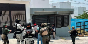 Fiscalía halla armas largas y granadas en casa de seguridad en Villa Brisa, Ciudad Valles