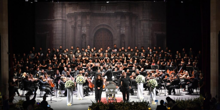 Despiden con homenaje al Maestro José Miramontes Zapata en el Teatro de la Paz
