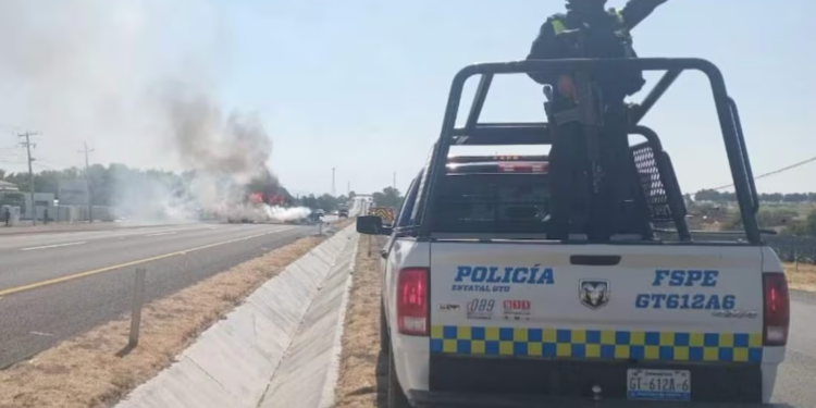 Sheinbaum aborda narcobloqueos en Michoacán tras jornada violenta en carreteras