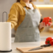 El error que cometes con el papel de cocina y deberías dejar de hacer