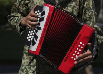 Por qué en México están prohibiendo los narcocorridos (y las claves que explican el arraigo del género)