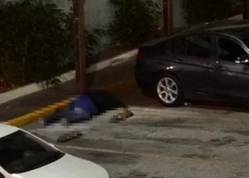 Encuentran sin vida a guardia de seguridad con impactos de bala afuera de Plaza Chapultepec