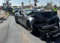 Tres hombres armados chocan un Camaro y huyen tras robar otro vehículo