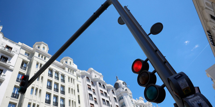 Gobierno de España restablece casi por completo la red eléctrica y convoca al Consejo de Seguridad Nacional